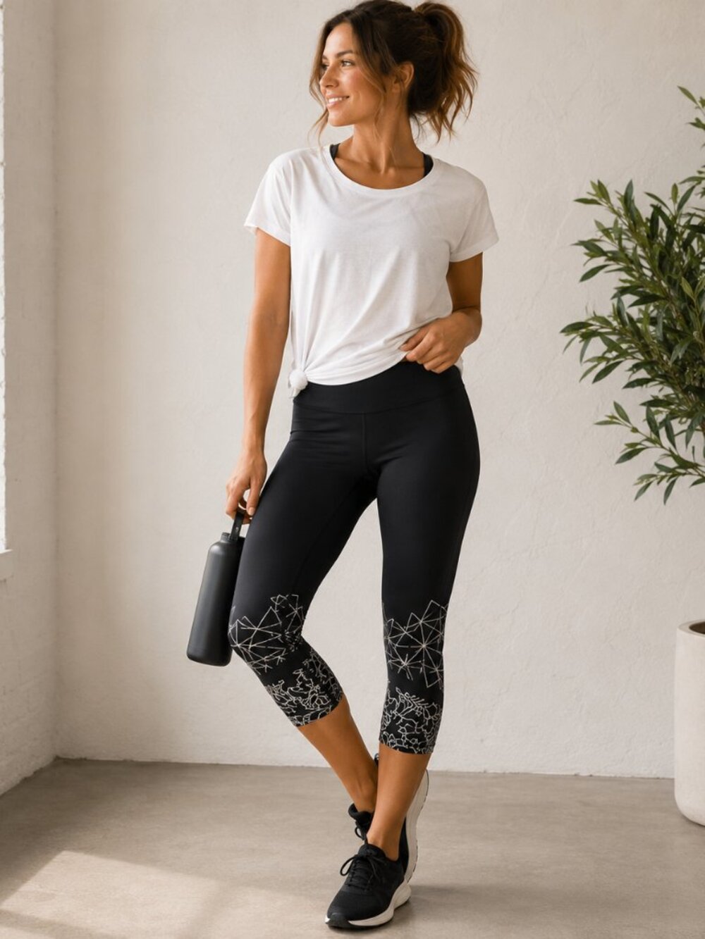 Athleta Graphic Floral Sonar Capri Leggings Black Cropped Activewear Size M
